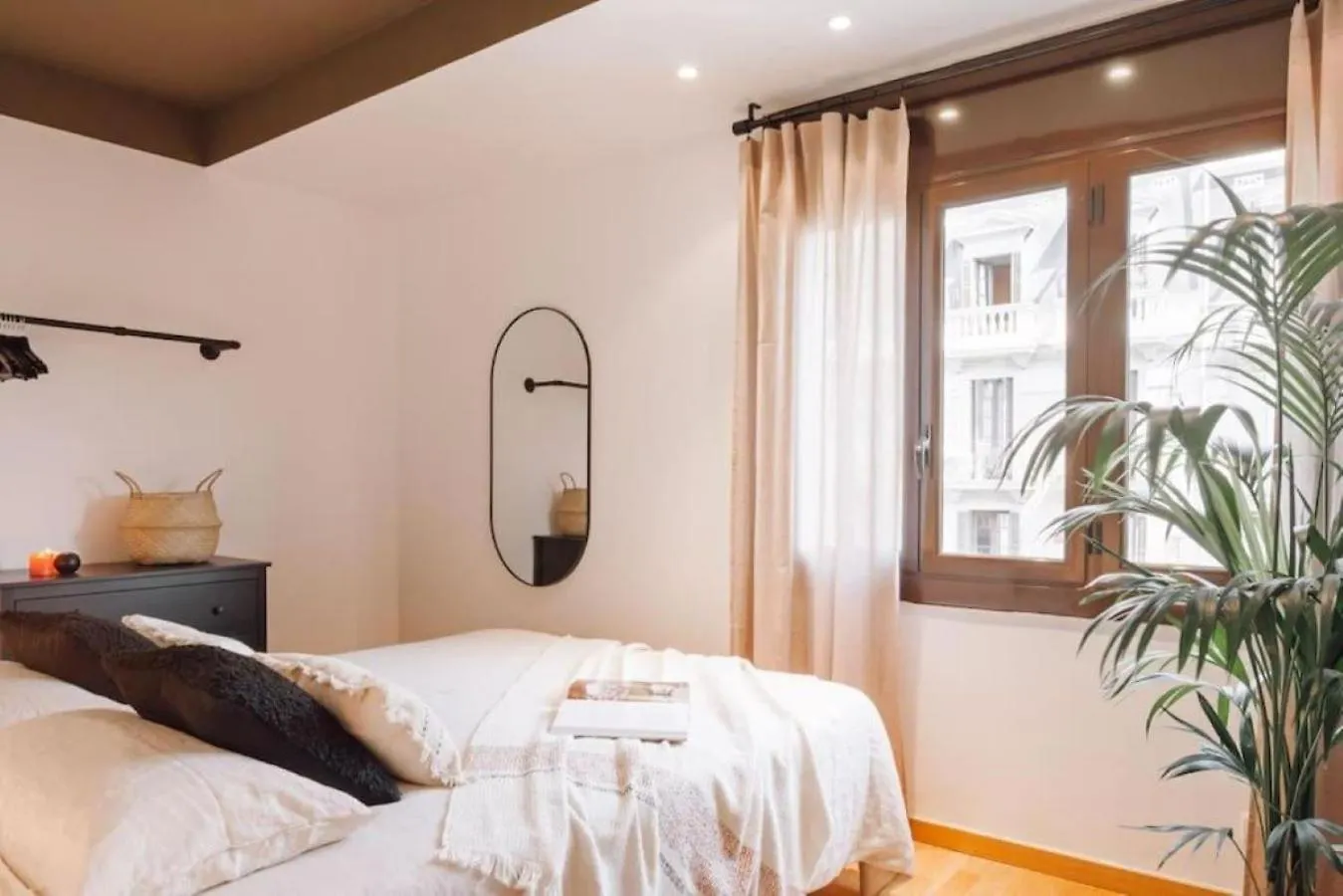Babinga - 3 Bedroom And Balcony In Eixample Esquerra Barcelona Apartment